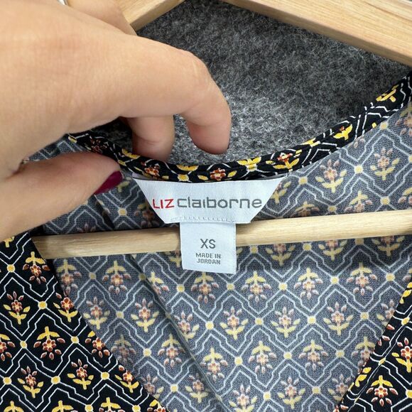 Liz Claiborne Blouse Women XS Black Geometric V-Neck Cold Shoulder Short Sleeve - Picture 3 of 8